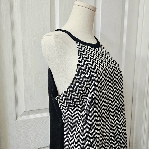 1 State Black and Cream Chevron Halter Neck Dress - Picture 9 of 9